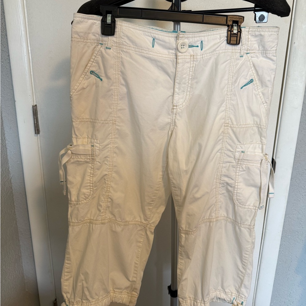 Old Navy White and Light Blue Y2K Cargo Capri Pants